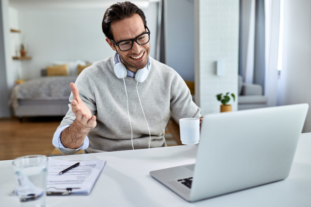 Male student following advanced Dutch lessons online, from the comfort of his home.