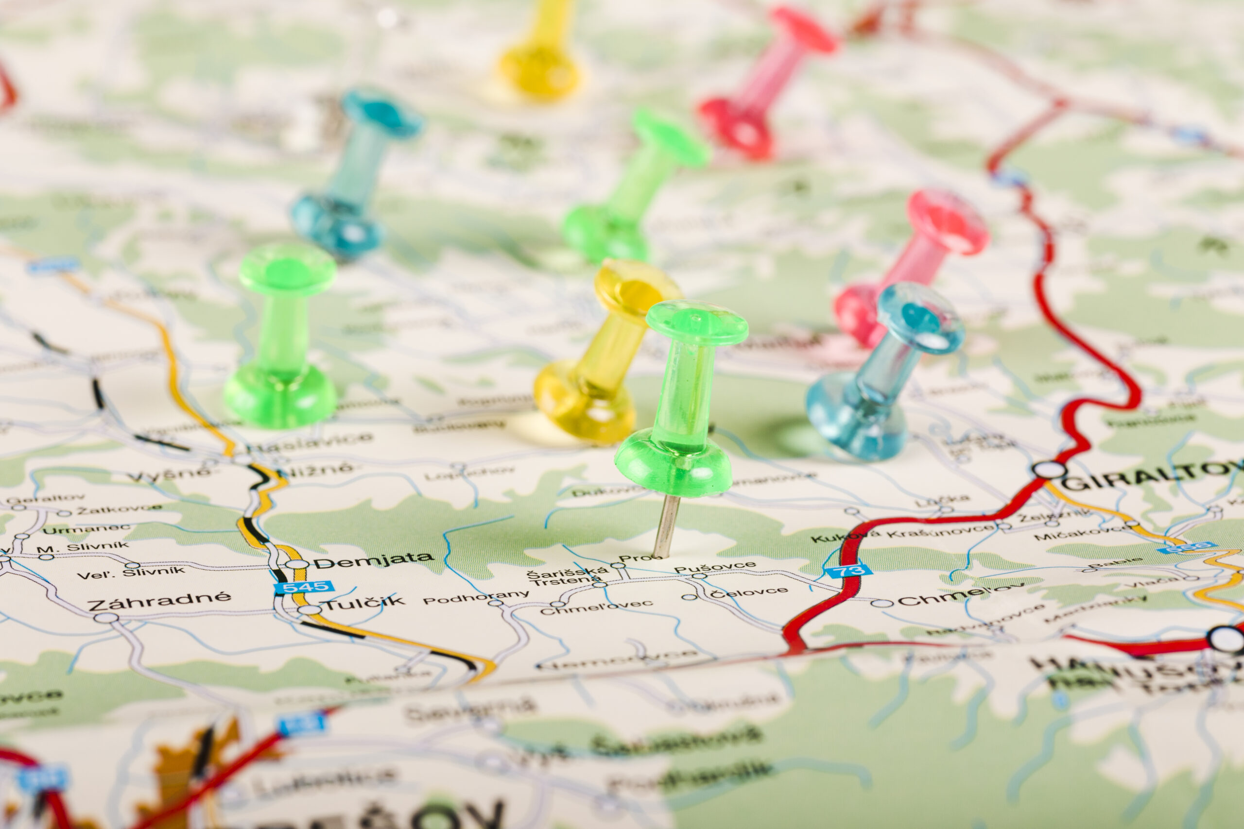 Map with colored pins, representing the places where we offer face-to-face Dutch lessons.